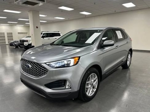 Used 2024 Ford Edge SEL w/ Convenience Package AWD/4WD image 3