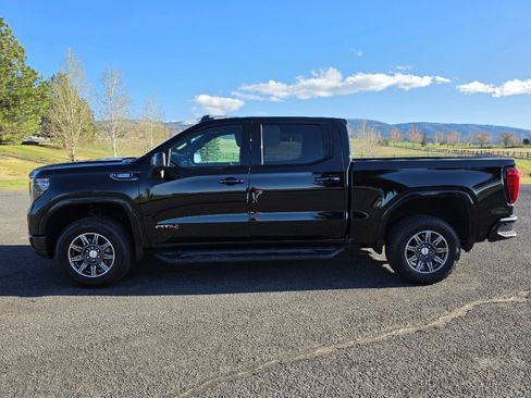 Used 2024 GMC Sierra 1500 AT4 w/ Technology Package image 11