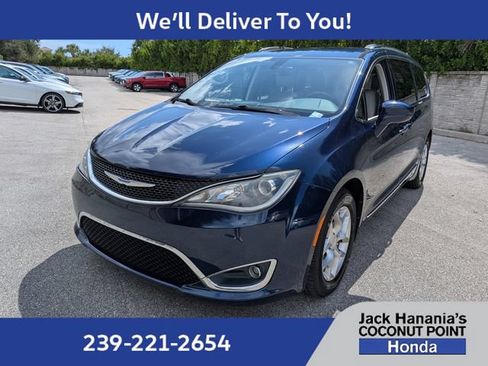 Used 2019 Chrysler Pacifica Touring-L Plus w/ Tire & Wheel Group FWD image 11