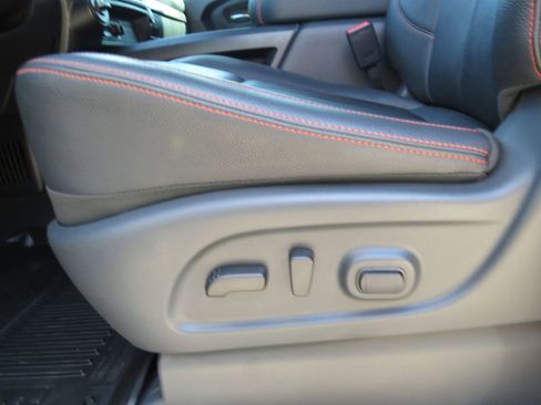 Used 2024 Nissan Titan PRO-4X w/ Pro-4x Convenience Package AWD/4WD image 25