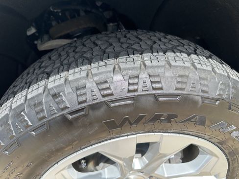 Used 2025 Chevrolet Silverado 1500 LTZ image 12