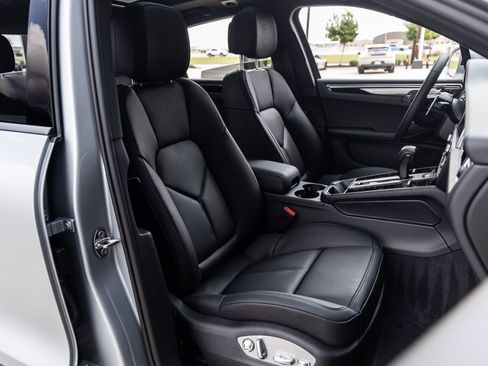Certified 2026 Porsche Macan AWD/4WD image 46