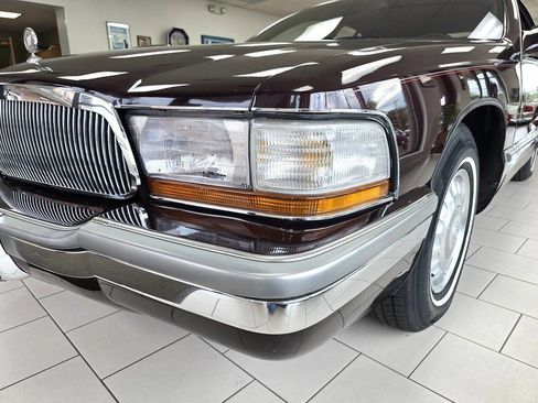 Used 1996 Buick Roadmaster Sedan RWD image 9
