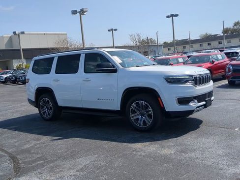 Used 2024 Jeep Wagoneer Series II w/ Flexible Seating Group image 4