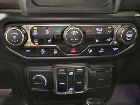 Used 2022 Jeep Wrangler Unlimited Sport AWD/4WD image 19