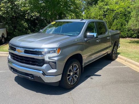 Used 2023 Chevrolet Silverado 1500 LT AWD/4WD image 3
