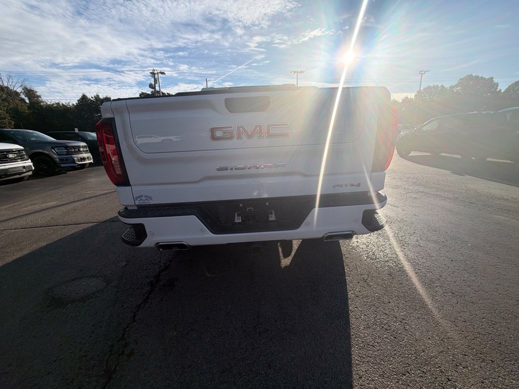 Used 2022 GMC Sierra 1500 AT4 w/ AT4 Premium Package AWD/4WD image 4