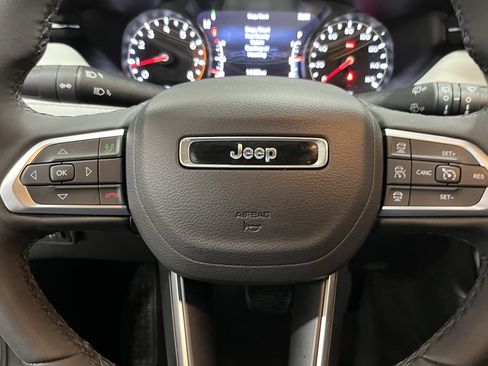 Certified 2025 Jeep Compass Limited image 19