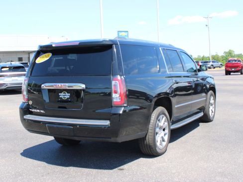 Used 2020 GMC Yukon XL Denali RWD image 9