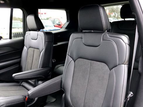 New 2025 Jeep Grand Cherokee L Laredo image 19