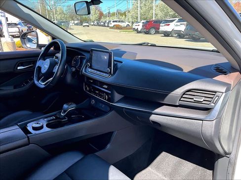 Certified 2023 Nissan Rogue SV w/ SV Premium B Package AWD/4WD image 14