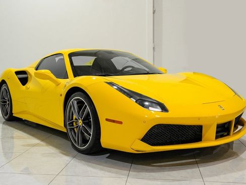 Used 2017 Ferrari 488 Spider image 9