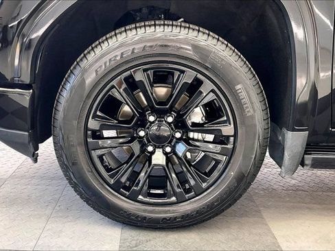 Used 2023 GMC Sierra 1500 Denali w/ Technology Package AWD/4WD image 8