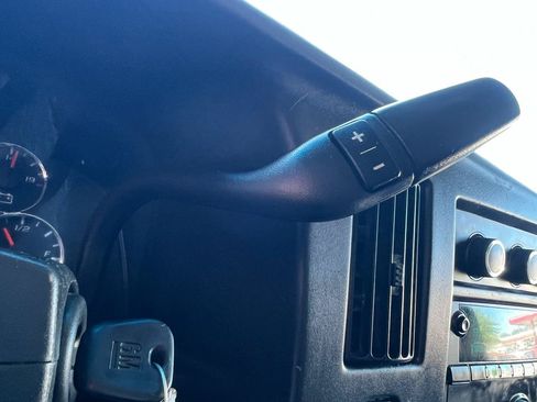 Used 2017 GMC Savana 2500 RWD image 30
