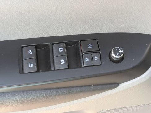 Used 2018 Toyota Highlander XLE w/ Carpet Mat Package (TMS) AWD/4WD image 15