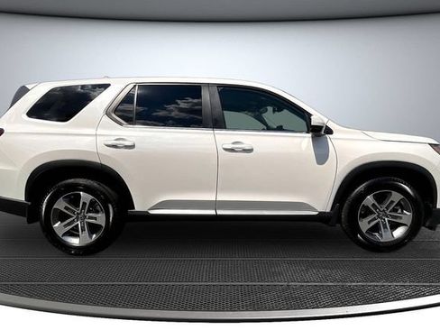 Used 2025 Honda Pilot EX-L image 4