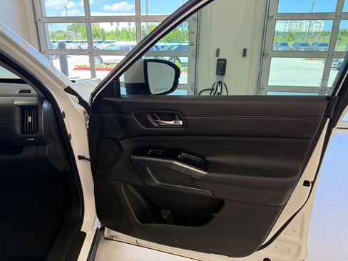 Used 2024 Nissan Pathfinder SL w/ SL Premium Package FWD image 29