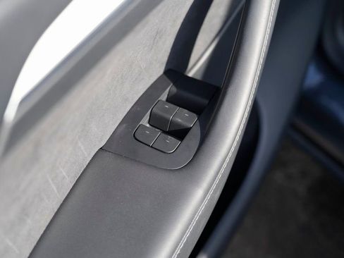 Used 2023 Tesla Model Y 2WD image 24