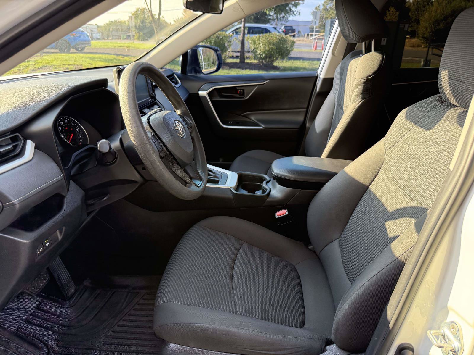 Used 2020 Toyota RAV4 LE FWD image 13