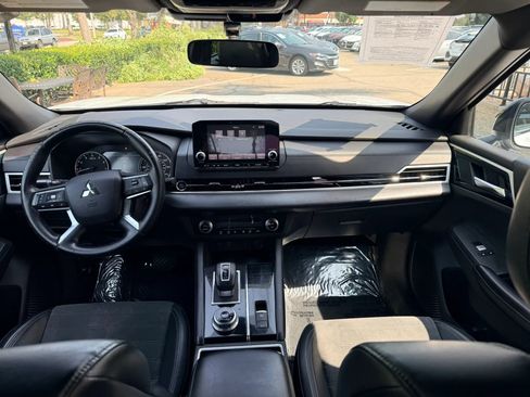 Used 2022 Mitsubishi Outlander SE FWD image 17
