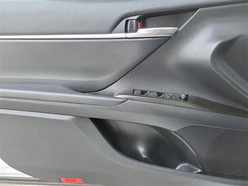 Used 2021 Toyota Camry SE image 18