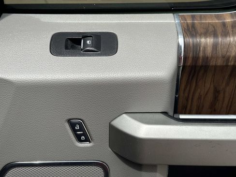 Used 2018 Ford F150 Lariat w/ Trailer Tow Package image 14