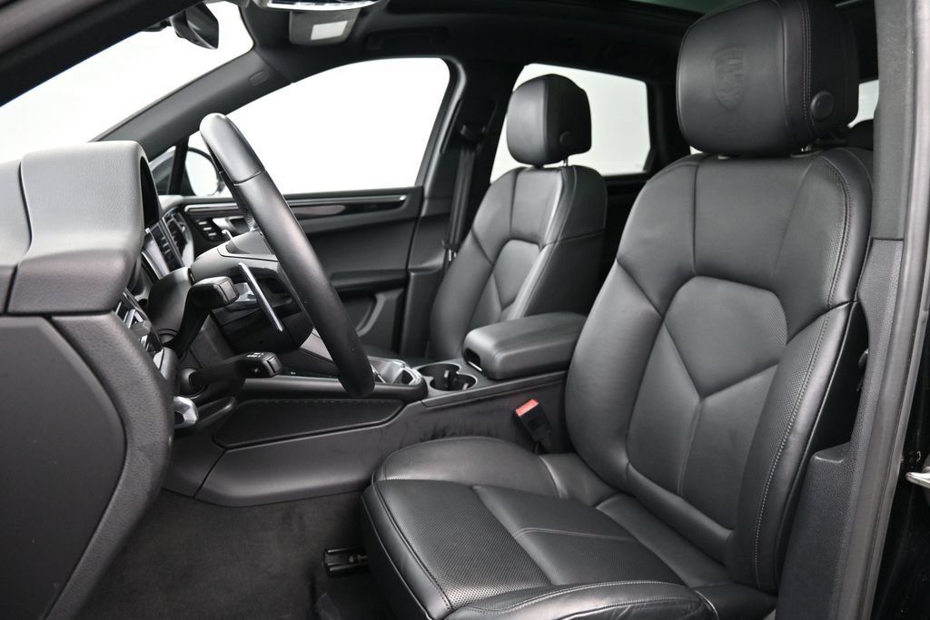 Used 2023 Porsche Macan AWD/4WD image 5