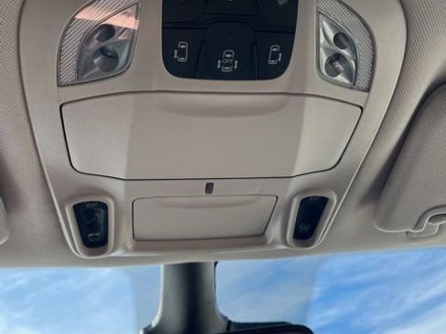 Used 2024 Chrysler Pacifica Limited FWD image 53