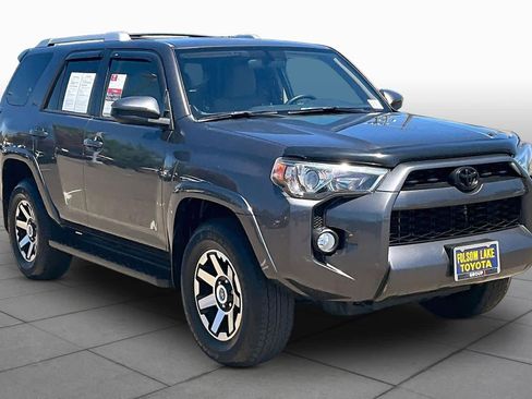 Used 2017 Toyota 4Runner SR5 AWD/4WD image 2