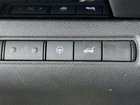 Used 2025 Nissan Pathfinder SV FWD image 19