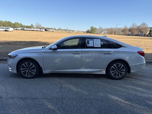Used 2019 Honda Accord Touring image 3