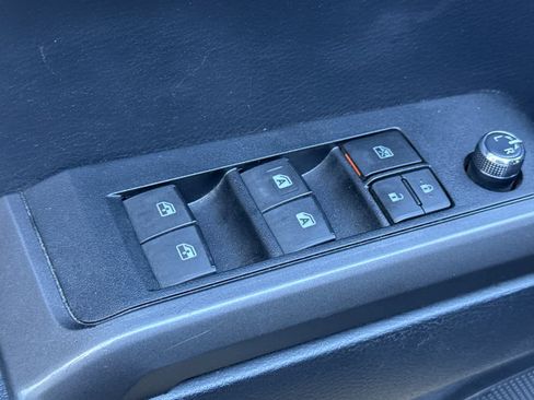 Used 2018 Toyota Tacoma TRD Off-Road w/ Technology Package image 11