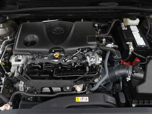 Used 2022 Toyota Camry XSE FWD image 31