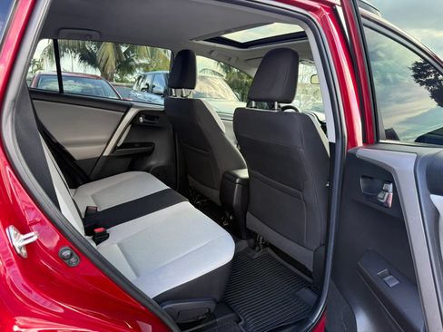 Used 2018 Toyota RAV4 XLE FWD image 20