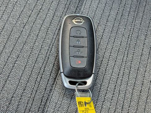 Used 2023 Nissan Rogue SV FWD image 27