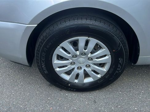 Used 2012 Kia Sedona LX image 9