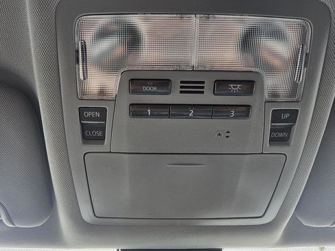 Used 2017 Toyota Highlander SE image 33