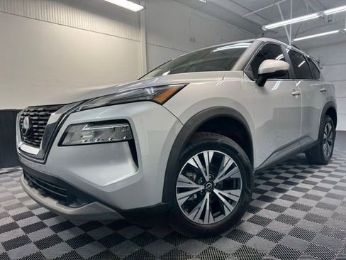 Used 2023 Nissan Rogue SV FWD image 3