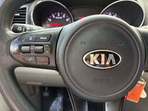 Used 2018 Kia Sedona L image 17