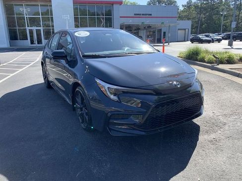Used 2025 Toyota Corolla SE FWD image 2