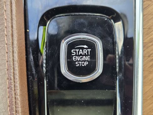 Used 2022 Volvo XC90 T6 Momentum w/ Advanced Package image 22