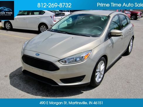 Used 2016 Ford Focus SE FWD image 2