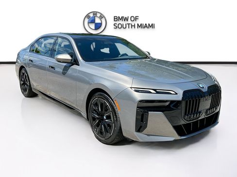 Used 2023 BMW 740i image 1