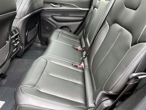 New 2025 Jeep Grand Cherokee Limited image 7