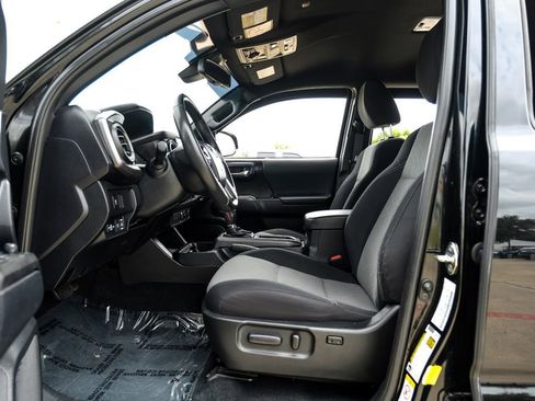 Used 2020 Toyota Tacoma TRD Off-Road AWD/4WD image 3