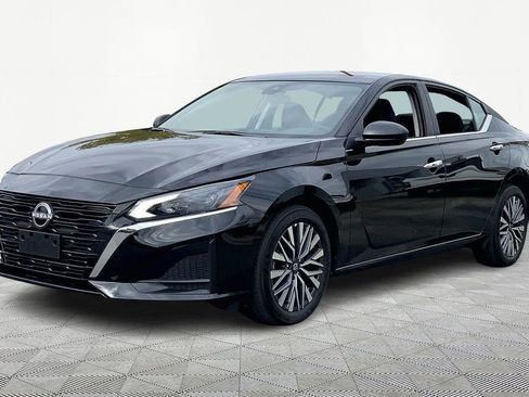 Used 2025 Nissan Altima 2.5 SV image 3