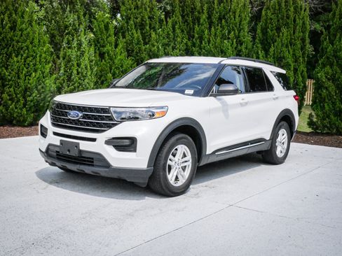 Used 2021 Ford Explorer XLT AWD/4WD image 5