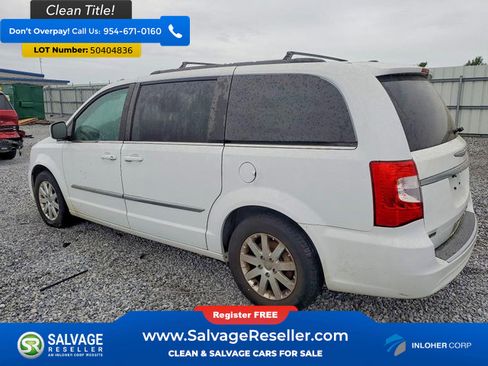 Used 2016 Chrysler Town & Country Touring image 3