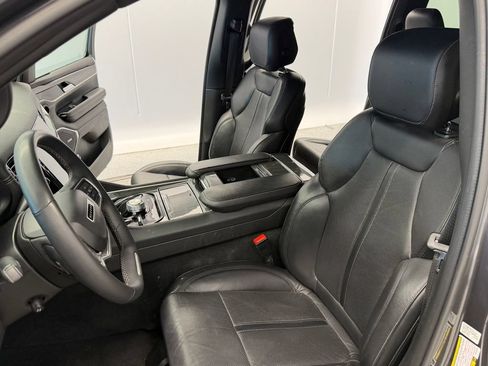 Used 2022 Jeep Wagoneer Series II AWD/4WD image 22