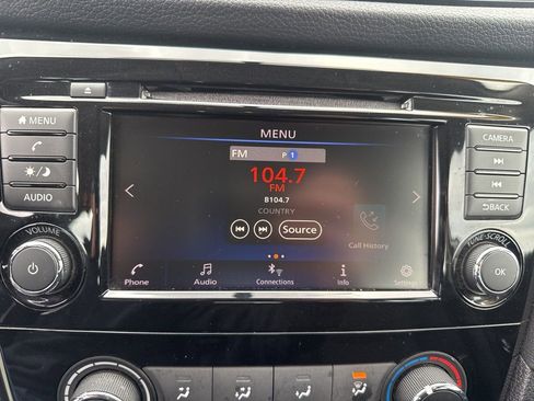 Used 2018 Nissan Rogue S image 15